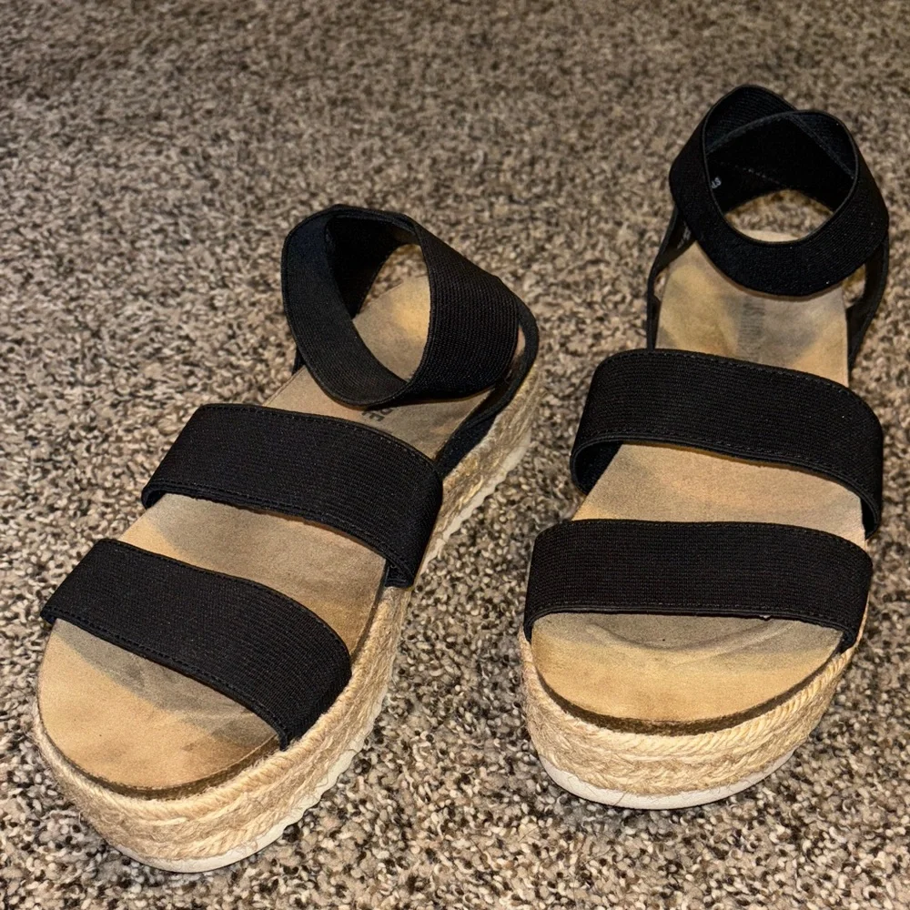 Women’s Black Sandals - Picture 3 of 4